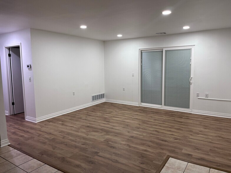 Primary Photo - 16140 Clarkson Dr