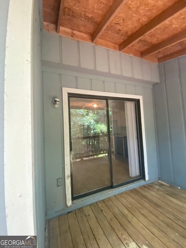 Building Photo - 100 Spring Ct
