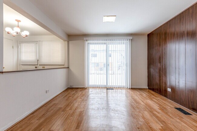 Building Photo - 9260 Dee Rd