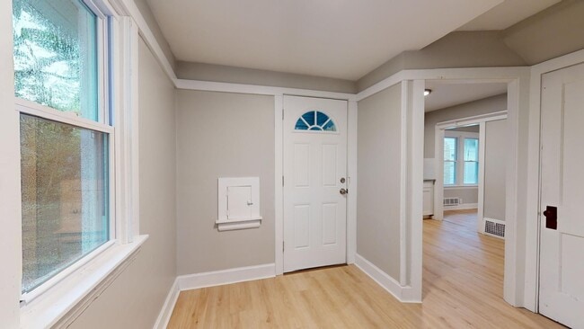 Building Photo - For August Move-In - West Blvd Area - 2 Bedroom Single Family Home