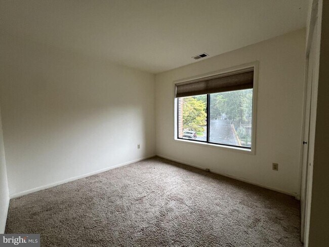 Building Photo - 8729 Sheridan Farms Ct