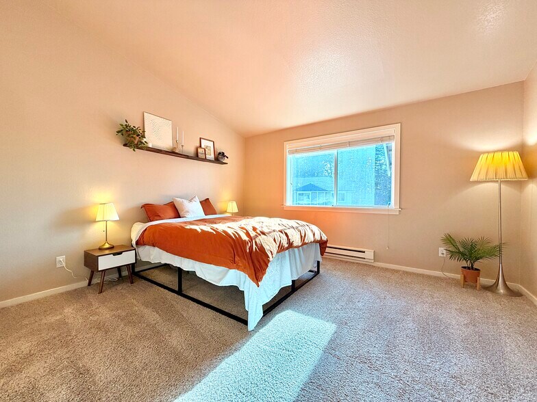 Master Bedroom - 16101 Bothell Everett Hwy
