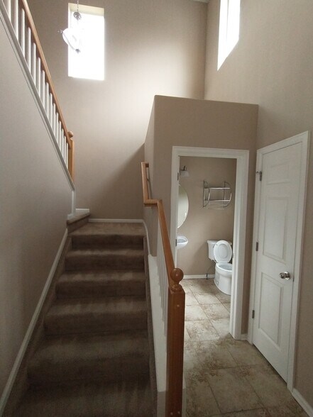 Entry Stair 1/2 Bath - 4607 Fish Hawk Pt
