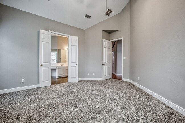 Building Photo - 6533 Riveredge Dr