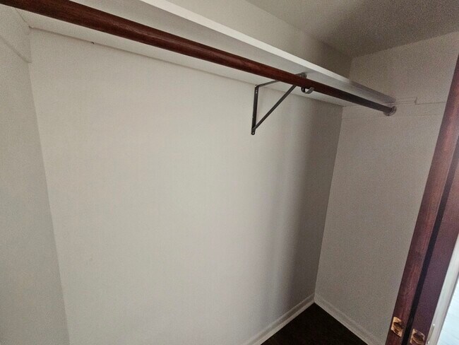 Building Photo - 2250 N Lincoln Ave