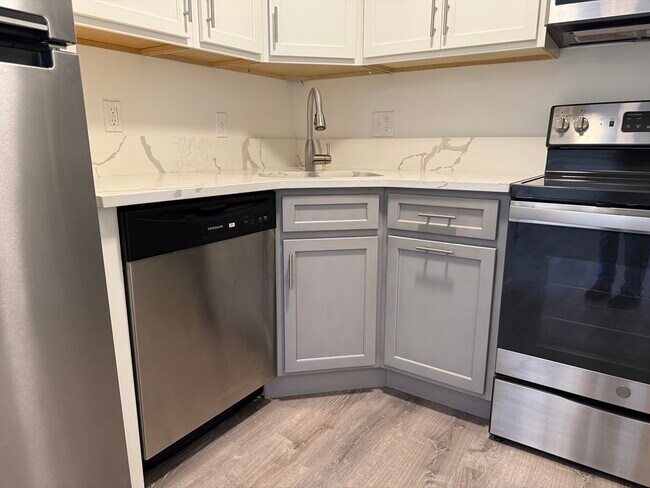 Building Photo - 151 Providence Rd