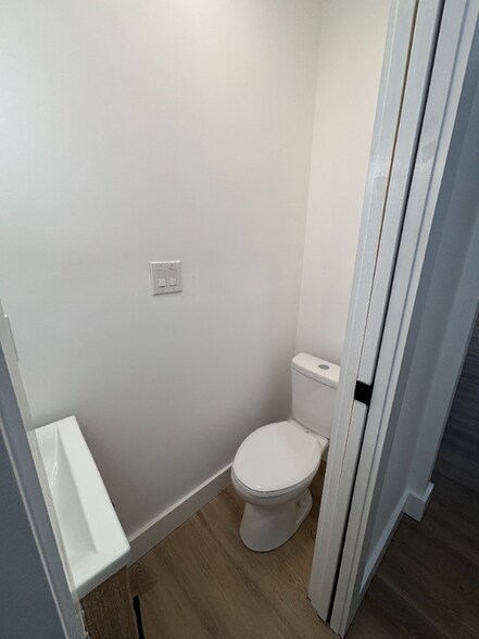 Building Photo - 4213 Kingsley Dr