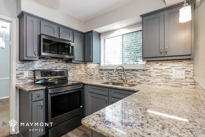 Building Photo - 4900 Oak Springs Dr