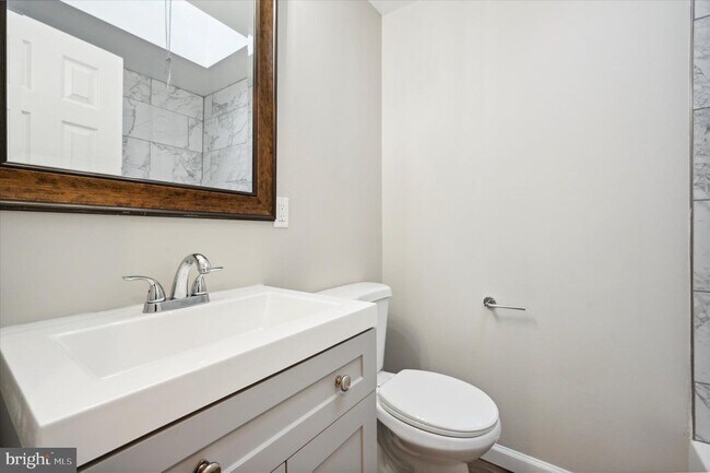 Building Photo - 137 E Laughead Ave