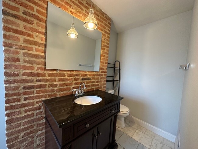 Building Photo - Charming 3 Bedroom/2.5 Bathroom Townhome in Fells Point, Baltimore, MD!