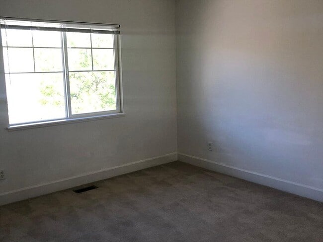 Building Photo - 831 Windchime Ct