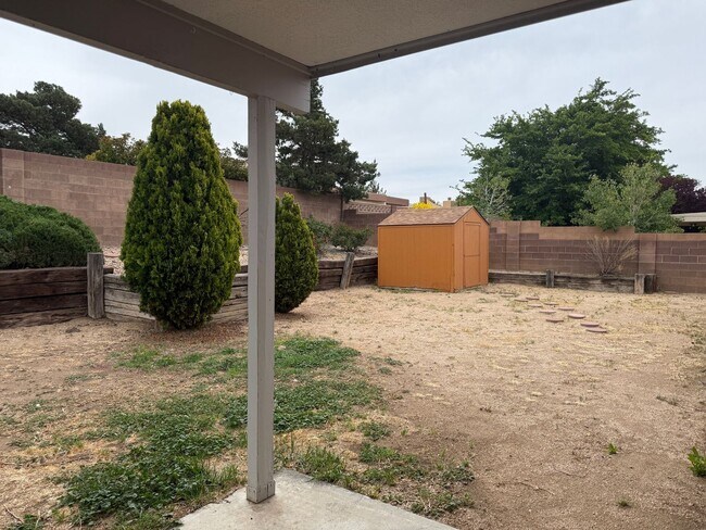 Building Photo - 4 Br, 1.75 Ba, 2 living areas, formal dining room, 2 CG, nice yards, storage shed