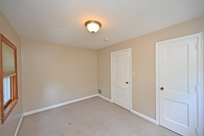 Building Photo - 27 Pleasant Ridge Ave