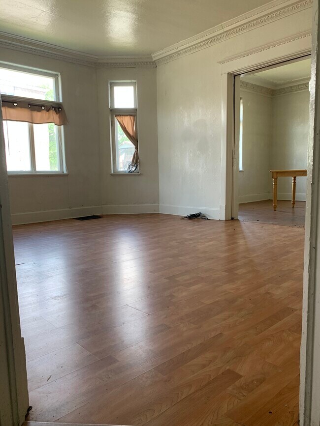 Building Photo - 1302 4th St