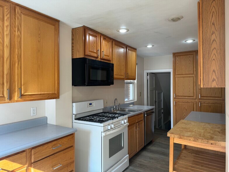 Building Photo - 5709 Melvin St