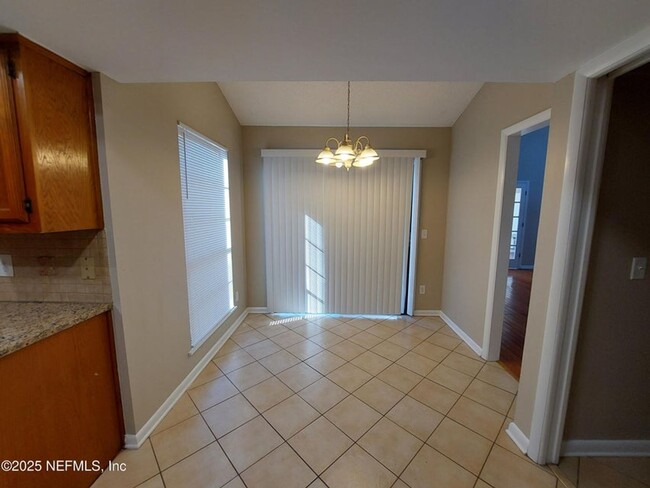 Building Photo - Large 3/2.5 home in the Heart of Orange Park