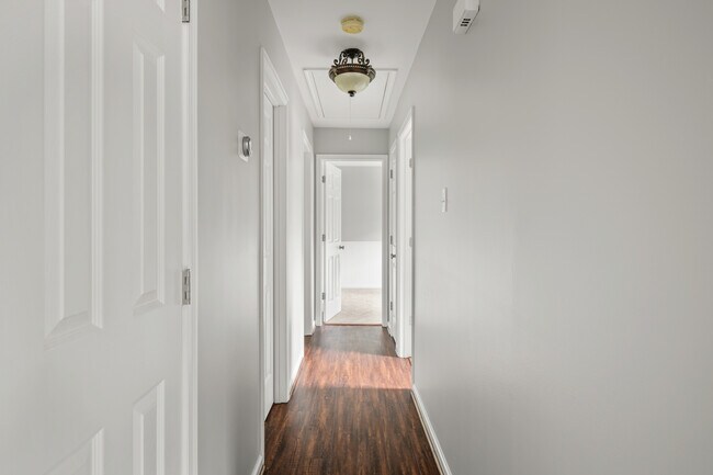 Building Photo - 5712 Sara Kay Dr