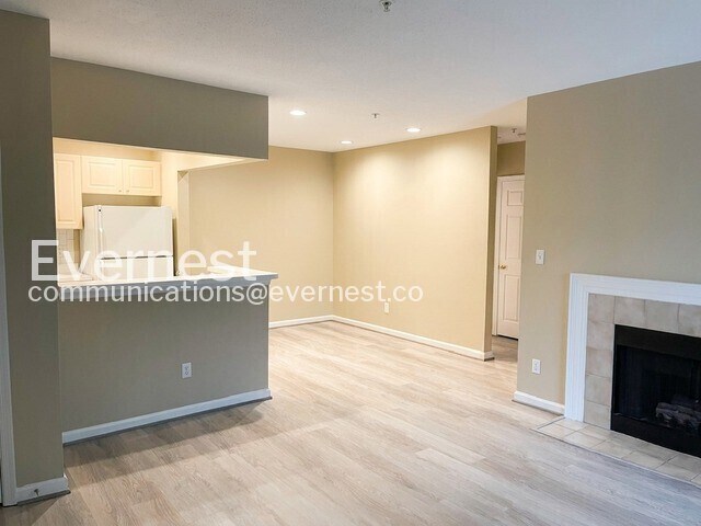Building Photo - 1-Bed/1-Bath Condo/Pet Friendly/Available Soon!