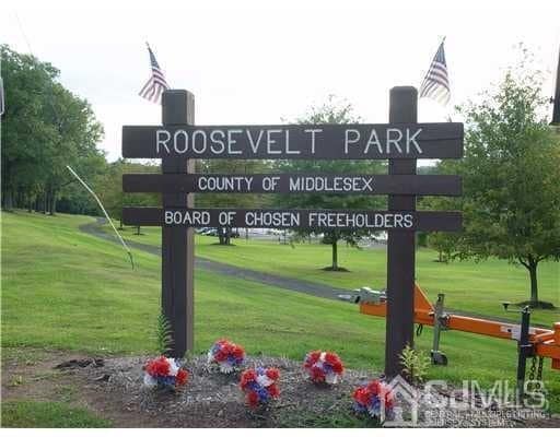 Building Photo - 187 Evergreen Rd