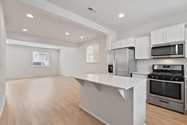 Building Photo - Sparkling clean newer 4-bdrm/3.5-bath townhome near Forest Park. 2-car garage, $500 move-in special