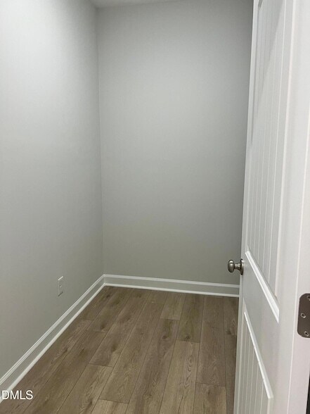 Building Photo - 404 White Oak Gdn Wy