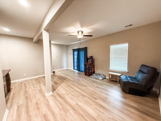 Building Photo - 127 Rockridge Rd