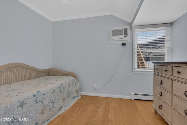 Building Photo - 8 President Ave