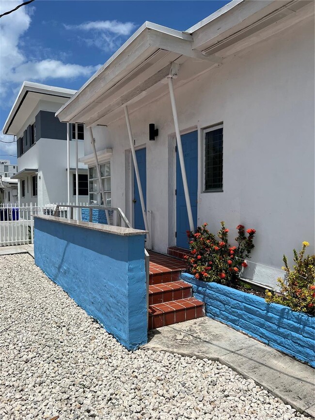 Building Photo - 8135 Crespi Blvd