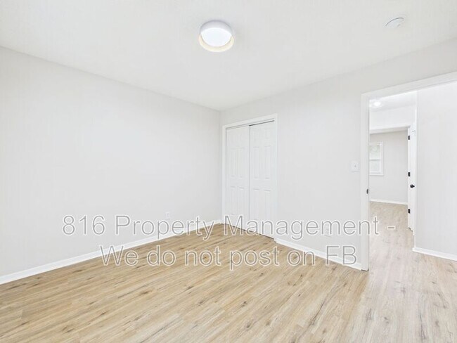 Building Photo - 100 S Oxford Ave