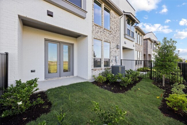 Building Photo - 16719 Lake Austin St