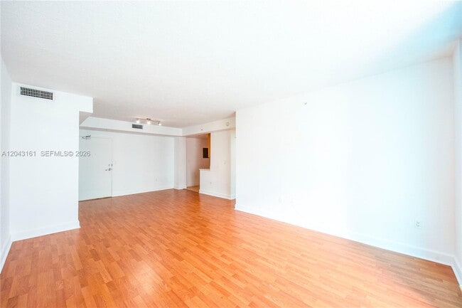 Building Photo - 7501 E Treasure Dr
