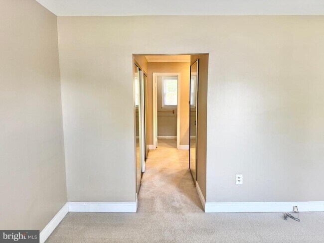 Building Photo - 15407 Skyline Dr