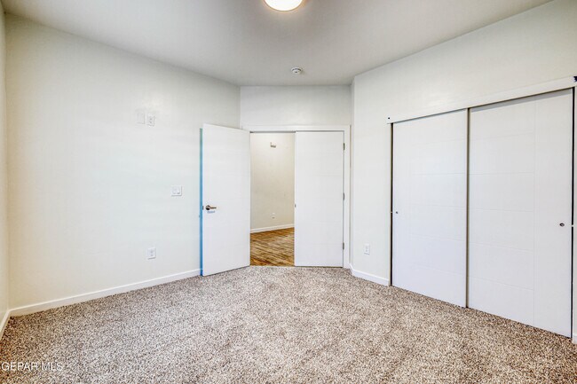 Building Photo - 903 Dewsbury Wy