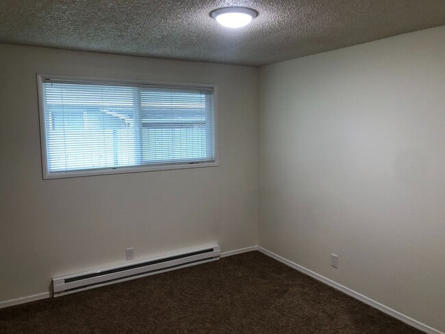 Building Photo - 4812 Cougar Ct SE