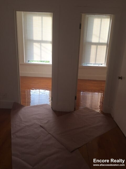 Building Photo - 4 Adella Pl