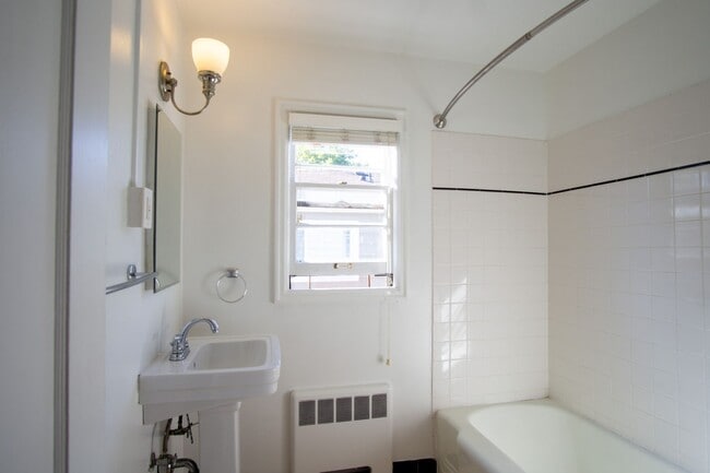 Building Photo - Charming 2-Story Irvington 2 Bedroom w/ Dishwasher & Hardwood Floors!!