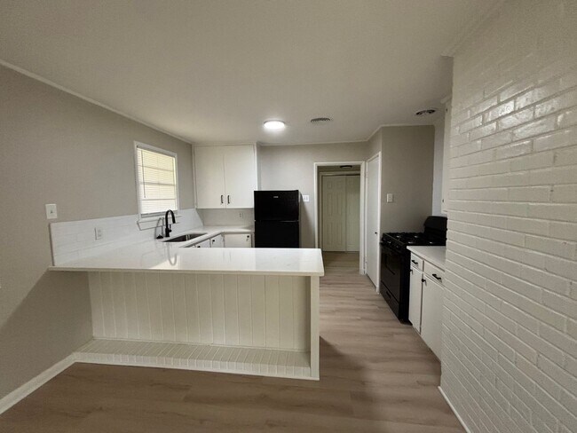 Building Photo - 2608 E Cavett Dr