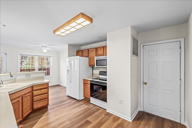 Building Photo - Near VRE and I-95!