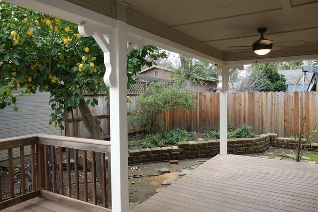 Building Photo - Charming 2 Bedroom in Heart of Downtown
