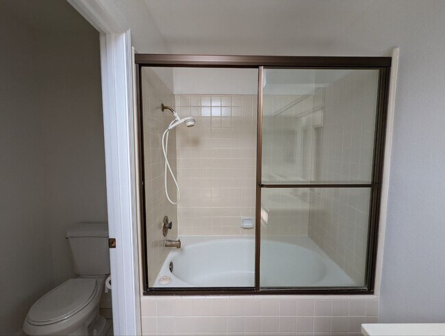 Building Photo - 970 La Mesa Terrace