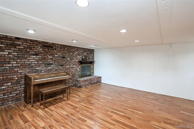 Building Photo - 14 Glenn Dr