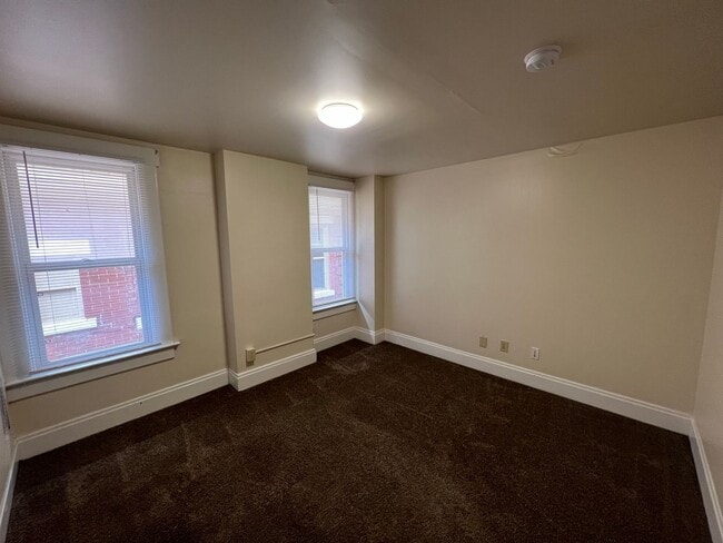 Building Photo - 284-286 E. 14th Ave.