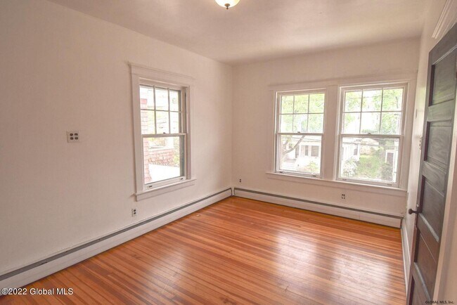 Building Photo - 558 Myrtle Ave