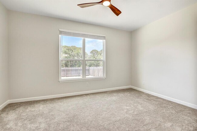Building Photo - 309 Camperdown Elm Dr