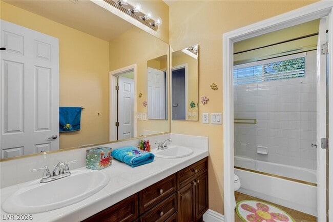 Building Photo - 724 Pinnacle Heights