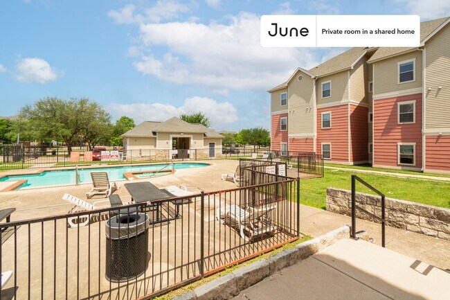 Building Photo - Room in Shared 4 bed/4 bath home