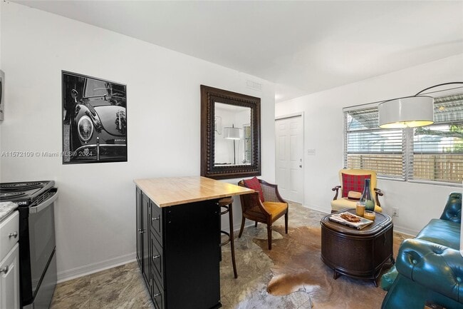 Building Photo - 637 37th St