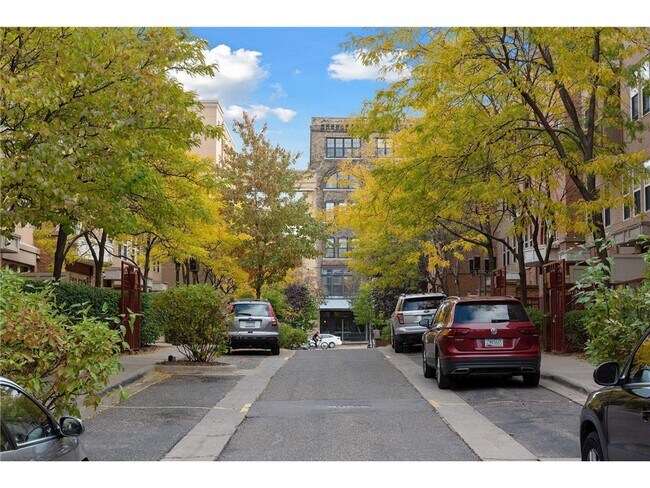 Building Photo - 645 N 1st St