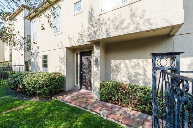 Building Photo - 2733 Sherwin St