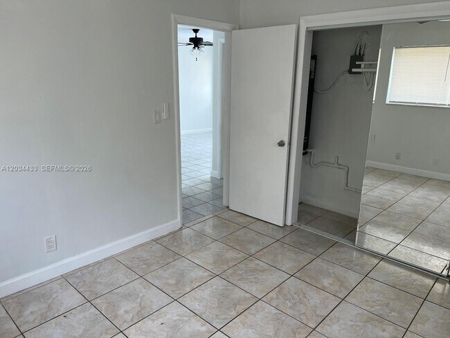 Building Photo - 910 N 56th Ave
